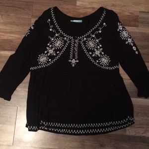 Maurice’s top size large